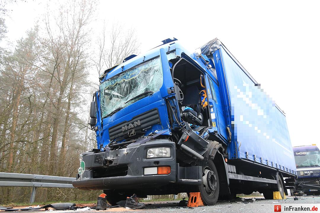 Unfall mit drei Lkw auf A3 bei Höchstadt