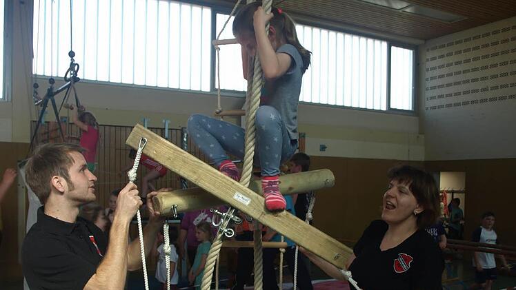Erstmals veranstaltete der TSV Ebenhausen ein Erlebnisturnen mit dem zusätzlichen Aspekt der Integration. Den vielen Kindern machten die Spielstationen einen Heidenspaß. Foto: Stefan Geiger