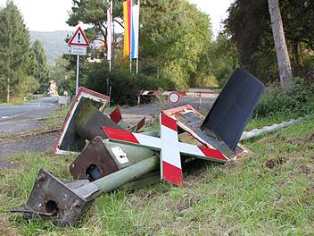 Die Sinntalbahn ist endgültig Geschichte, der größte Teil der Schienen ist bereits ausgebaut. Nun geht es darum, auf das Schotterbett einen durchgehend asphaltierten Radweg von der Landesgrenze bis nach Wildflecken zu bauen.Ulrike Müller