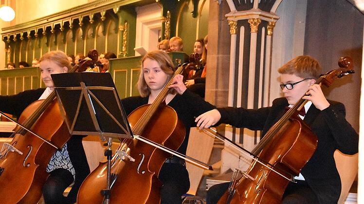 Eindrücke  vom MGF-Adventskonzert in der Petrikirche. Foto: Uschi Prawitz
