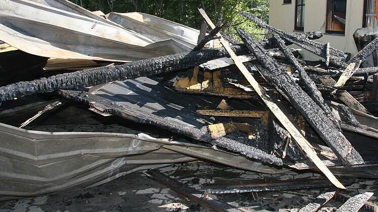 Chaos, wohin man nur schaut: Kein Balken ist im Untersteinacher Schützenhaus über dem anderen geblieben