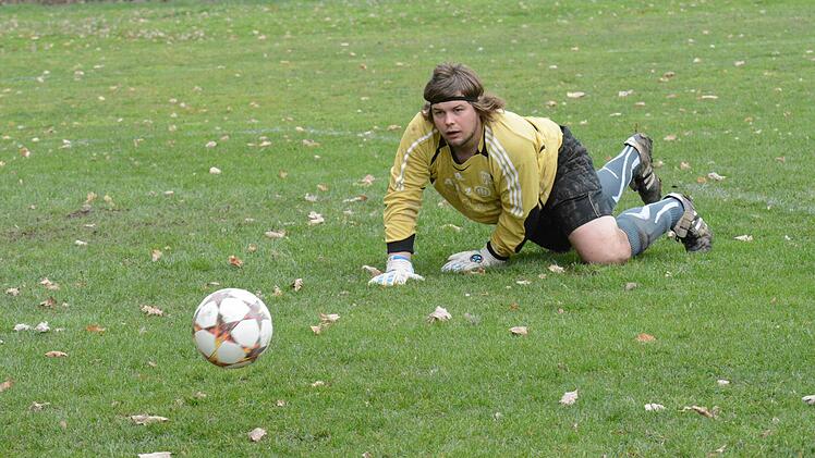Rübergeschaut nach Weichtungen zum Spiel der DJK gegen den TSV Maßbach (2:0).
