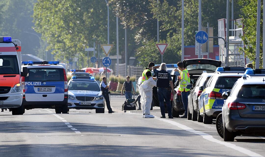 In einer Diskothek in Konstanz in Baden-Württemberg sind in der Nacht zum Sonntag Schüsse gefallen. Der Täter ist unter den Toten.