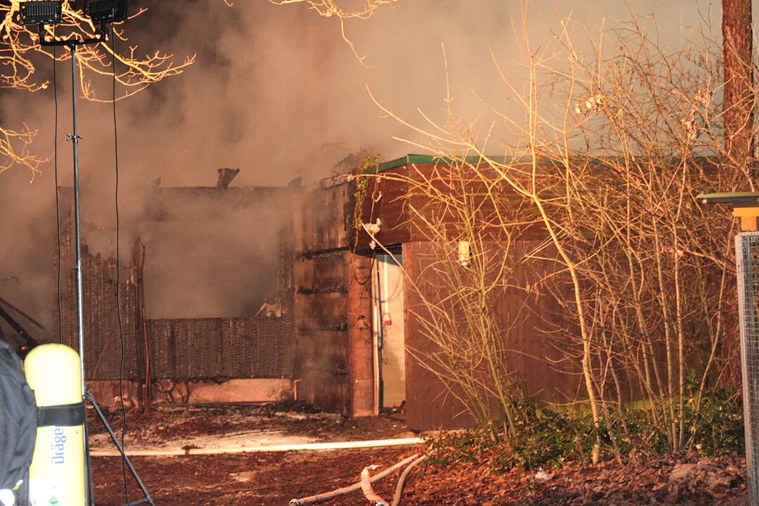 Mittelfranken: Wohnhaus brennt völlig nieder