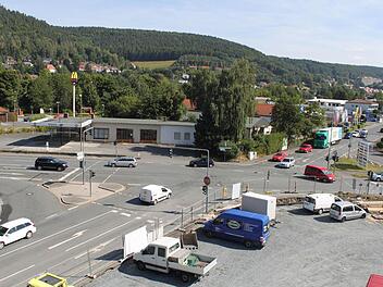 Der Knotenpunkt mit Saalfelder Straße  und Anbindung an die Umgehung B 289 (nach links) sowie Reichelstraße (rechts), Albert-Ruckdeschel-Straße (oben) und E.-C.-Baumann-Straße (unten).  Foto: Jonas Gunzelmann