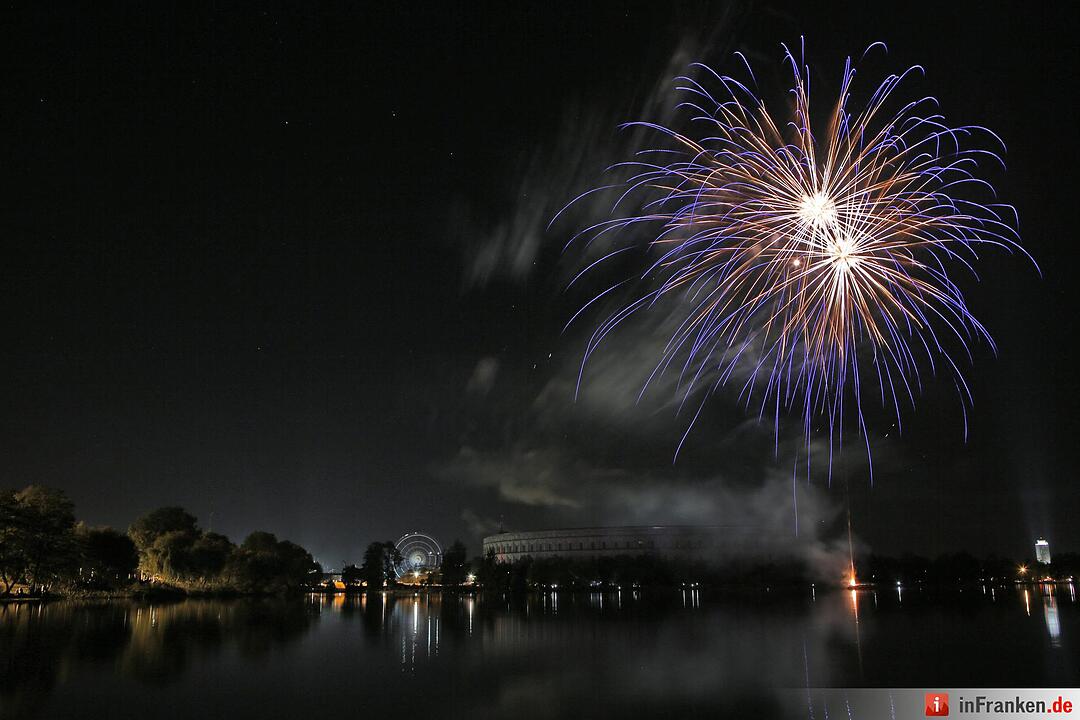 Abschlussfeuerwerk am Volksfest in Nürnberg