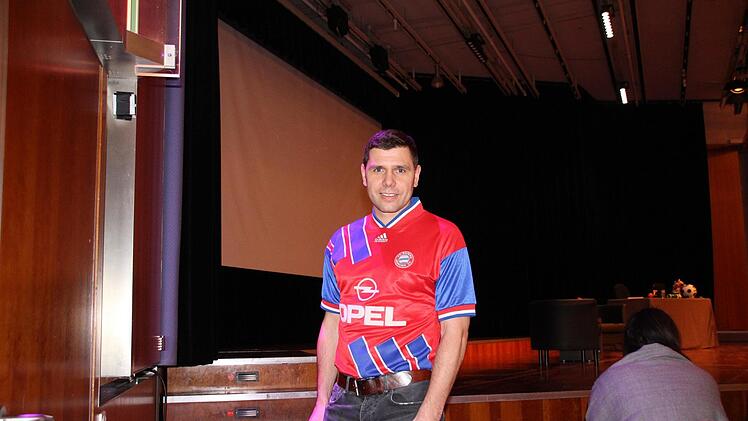 Mario Engelhart im Retro-Trikot