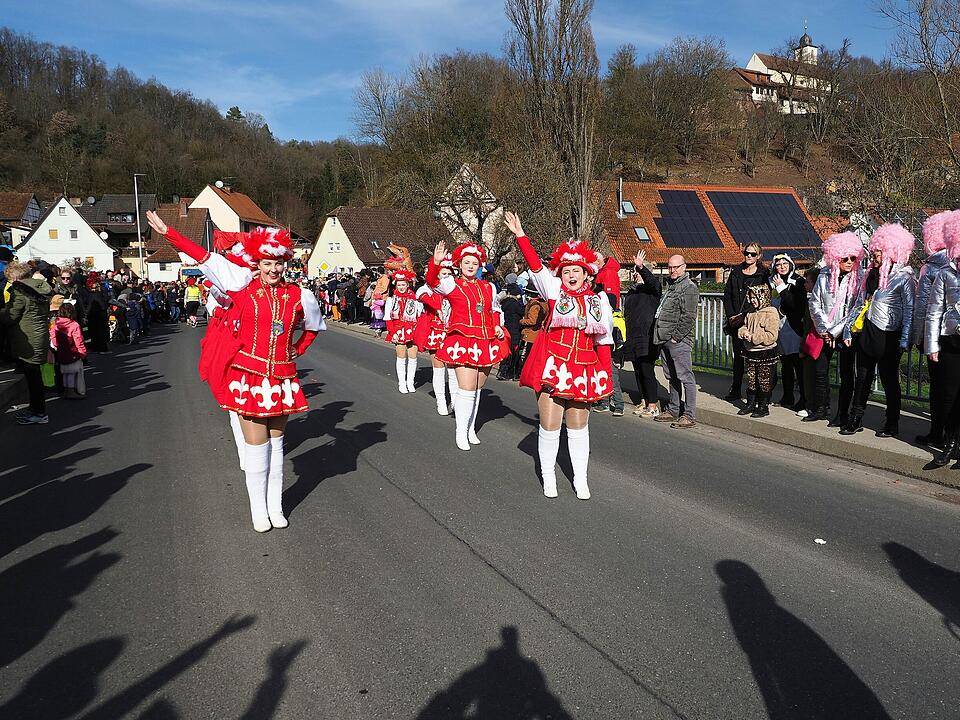 Buntes Faschingstreiben lockte tausende Besucher an.