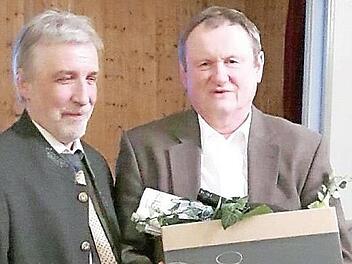 Walter Jakob (l.) verabschiedete Franz Geldhauser. Foto: M. Jakob