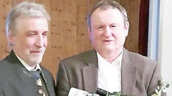 Walter Jakob (l.) verabschiedete Franz Geldhauser. Foto: M. Jakob