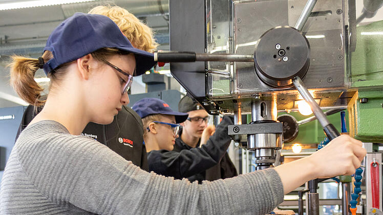 Bamberg: Bohren, Biegen, Programmieren - Bosch gibt Mädchen Einblicke in technische Berufe