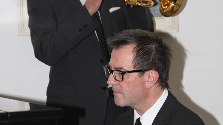 Für die musikalische Umrahmung der Feierstunde sorgten Harald Streit (Trompete) und Thomas Schimmel (Klavier).  Foto: Jürgen Gärtner