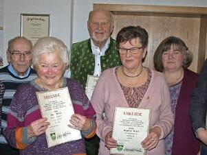 Bei der Ehrung, von rechts: Klaus-Uwe Rautner, Vorsitzende Gabi Stahl, Angela Buld, Klaus Diedering, Inge Bolt, Ehrenvorsitzender Lothar Biener und die Zweite Vorsitzende Sabine Sturm  Foto: Wolfgang Ortloff