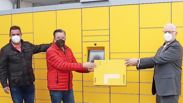 Klaus Zametzer (von links), Bürgermeister Karsten Fischkal und Helmut Muhr