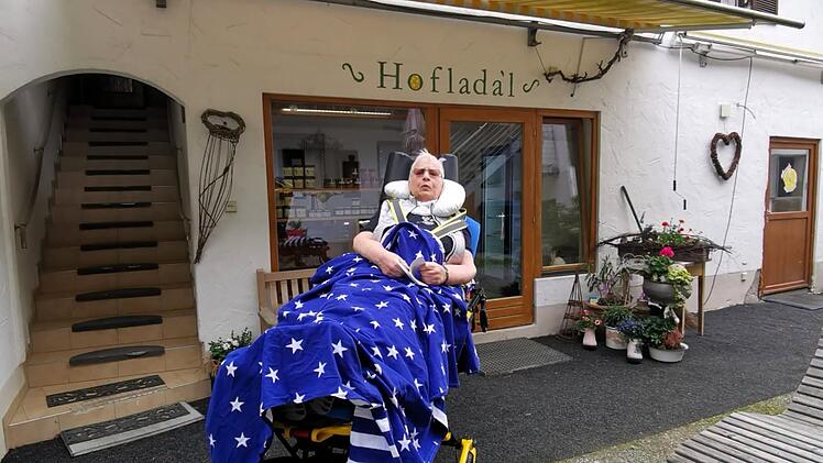 Mithilfe des W&uuml;nschewagens konnte Seniorin Inge sich bei der Beerdigung von ihrem Sohn verabschieden.