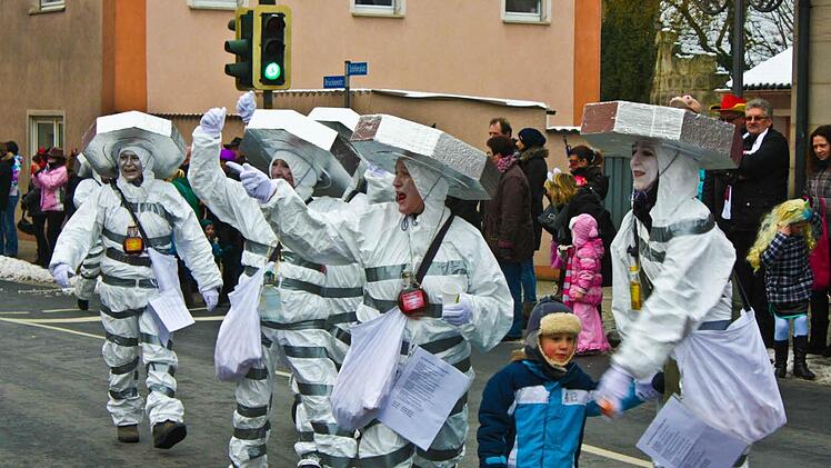 Die Damen vom Stammtisch "Alte Schrauben" wollen auch 2014 am Höchstadter Faschingszug mitmachen. Foto: Andreas Dorsch
