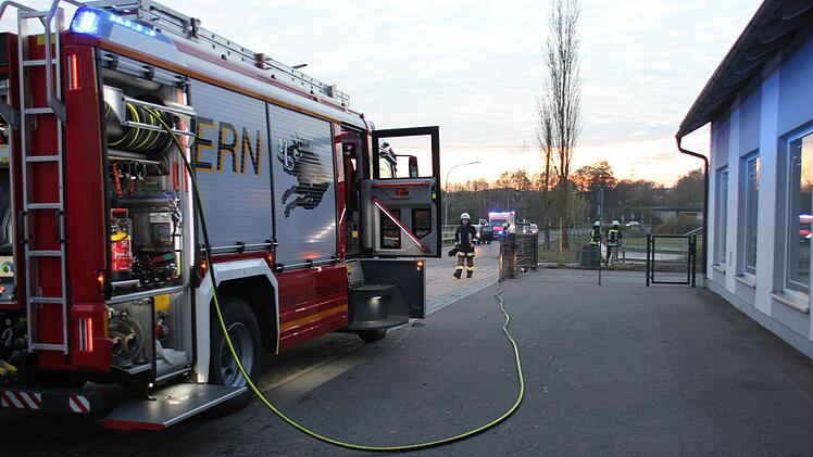 Mit allen verfügbaren Kräften war die Eberner Feuerwehr binnen weniger Minuten an der Einsatzstelle.