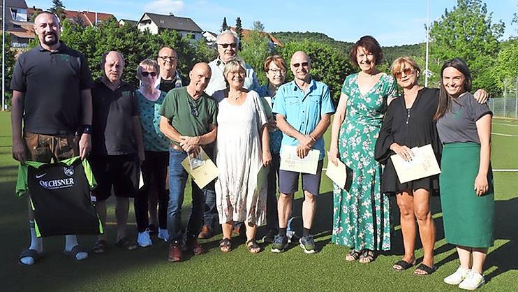 Ernennung zu Ehrenmitgliedern: (von links) Holger Buczynski (Pr&auml;sident), Bernd Hillenbrand (Stellv. Pr&auml;sident), Monika Weber, Peter Lanzend&ouml;rfer, Walter Renninger, Joachim B&uuml;nner, Manuela Otto, Pia Laube, Rolf Mittelsteiner, Kerstin Hofmann, Petra...