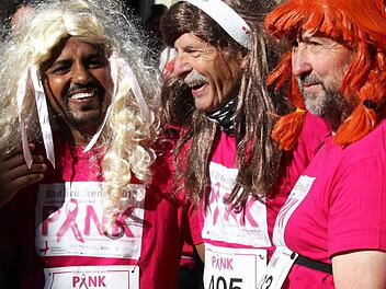 Die "Damen" des Hammelburger "Team Lauf 10!", Theo Shiferaw (Nummer 438) und Jörg Jaedicke (405), freuen sich auf den Start. Foto: Thomas Dill