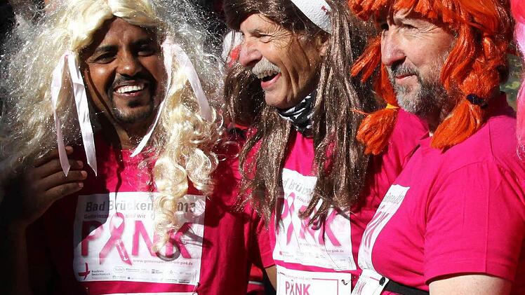 Die "Damen" des Hammelburger "Team Lauf 10!", Theo Shiferaw (Nummer 438) und Jörg Jaedicke (405), freuen sich auf den Start. Foto: Thomas Dill