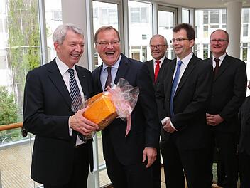 Auf gute Zusammenarbeit: Bambergs Bürgermeister Starke und Lange beim Antrittsbesuch des neuen Landrats Kalb (l.). Fotos: Matthias Hoch