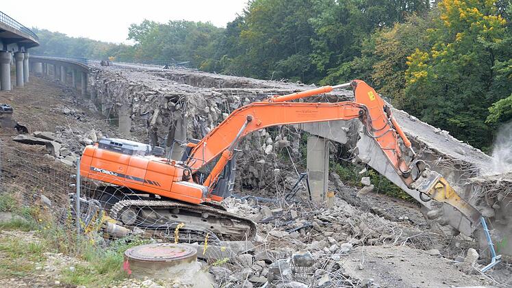 Ordentlich angefressen sieht bereits die südliche Hangbrücke bei Würgau aus. Sie muss einem Neubau weichen.  Fotos: Ronald Rinklef