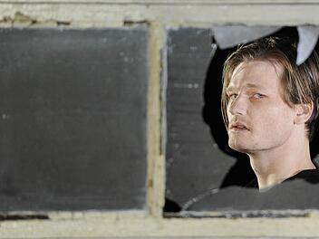 Alexander Tröger spielt in "Auf Eis".  Foto: Martin Kaufhold