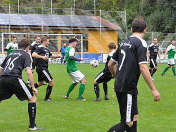 Der FC Stockheim (grüne Trikots) liegt in der "ewigen Tabelle" der Kreisliga mit großem Vorsprung auf Platz 1. Der TSV Steinberg, in der aktuellen Auflistung noch auf Platz 3, hat mittlerweile den TSV Wilhelmsthal überholt. Foto: Herbert Kalb