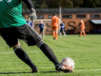 Starke Unwetter in Nordrhein-Westfalen: Ein Amateur-Fußballspiel muss abgebrochen werden, weil Blitz und Donner wüten.Symbolbild: pixabay.com/picselweb