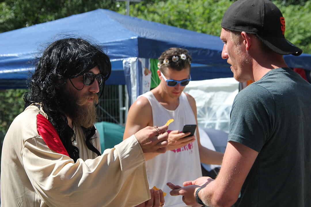 Die Parkrocker feiern das Bier in einer Biermesse