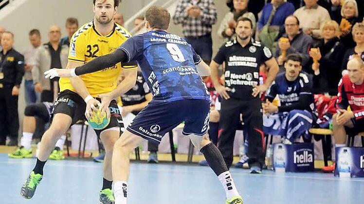 So sehr sich Adnan Harmandic auch bemühte, gegen die aufmerksame Flensburger Abwehr gab es nur selten ein Durchkommen. Fotos: Timo Geldner