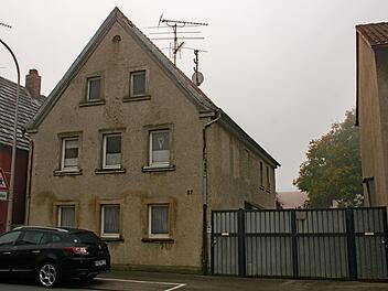 Die Gemeinde Theres hat ein neues Förderprogramm aufgelegt, um leerstehende Gebäude in den Ortskernen wie zum Beispiel in Untertheres (im Bild) und unbebaute Grundstücke einer neuen Nutzung zuzuführen.Ulrike Langer