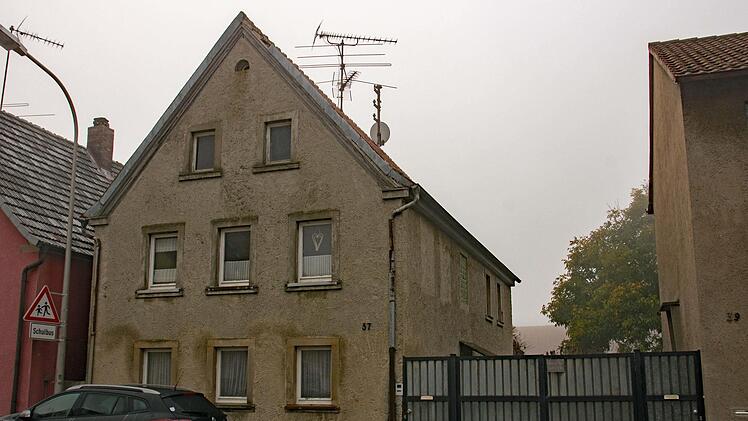 Die Gemeinde Theres hat ein neues Förderprogramm aufgelegt, um leerstehende Gebäude in den Ortskernen wie zum Beispiel in Untertheres (im Bild) und unbebaute Grundstücke einer neuen Nutzung zuzuführen.Ulrike Langer