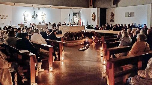 Ein Adventskonzert erfreute die Zuh&ouml;renden in der Kirche St. Peter und Paul in Arnshausen.