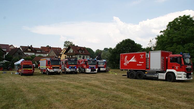 Brand im Dachstuhl: Feuer zerst&ouml;rt Doppelhaus im Kreis Bayreuth