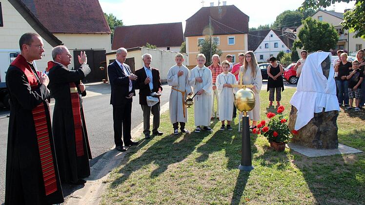 Bei der Segung der Turmzier