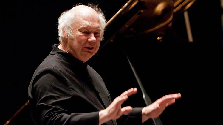 Faszinierender Pianist und genialer Musik-Erklärer: Michael Leslie bei seinem Beethoven-Abend in Coburg. Foto: Jochen Berger
