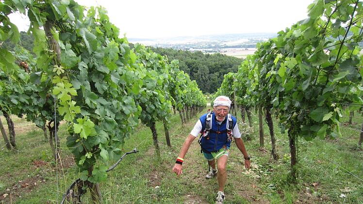 Michael Hench arbeitet sich beim Maintal-Ultratrail über 65 Kilometer auch durch die steilen Weinberge Fotos: privat