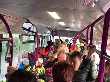 Der Kinderbeauftragte der Stadt Coburg und Radio-Eins-Redaktionsleiter Thomas Apfel ist im Bus mitgefahren und hat sich von der Situation ein Bild gemacht.Radio-Eins