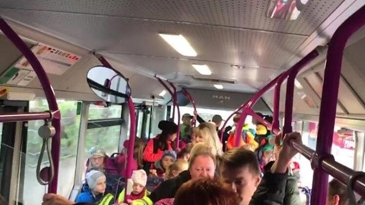 Der Kinderbeauftragte der Stadt Coburg und Radio-Eins-Redaktionsleiter Thomas Apfel ist im Bus mitgefahren und hat sich von der Situation ein Bild gemacht.Radio-Eins