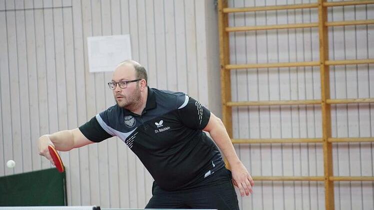 Der DJK-SV Neufang bleibt weiterhin Spitzenreiter in der Bezirksliga. Beim 9:6-Auswärtserfolg bei den Freien Turnern Naila blieb Christian Stöcklein in seinen zwei absolvierten Einzeln unbezwungen.  Foto: Hans Franz