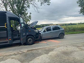 "Einen Schutzengel an Bord gehabt": Mutter (36) und Sohn (10) bei Frontalcrash nur leicht verletzt