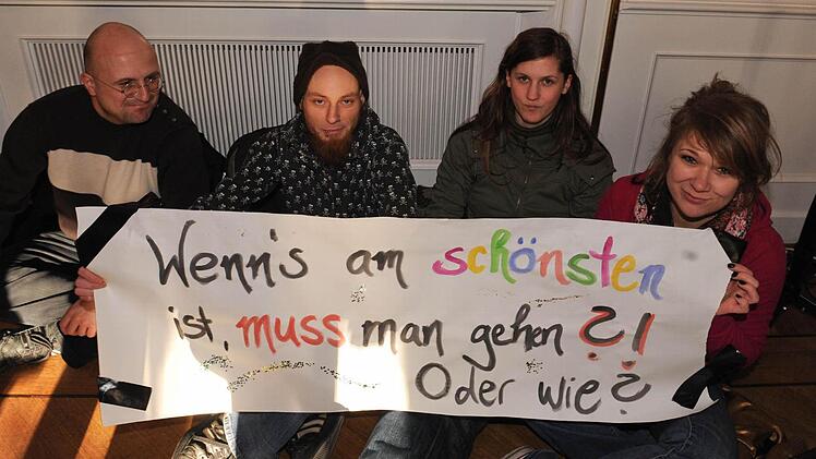 Bereits im Februar 2011 haben Studenten für kürzere Sperrzeiten in Bamberg demonstriert. Am damals gefunden Kompromiss will der Stadtrat festhalten.  Foto: Ronald Rinklef