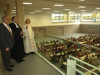 Das Großprojekt Sanierung und Erweiterung der Wilhelm-Hegler-Halle ist abgeschlossen. Die Restfinanzierung wartet. Im Oktober 2015 konnte Einweihung gefeiert werden. Jetzt warten die Restzahlungen. Foto: Archiv Stefan Geiger