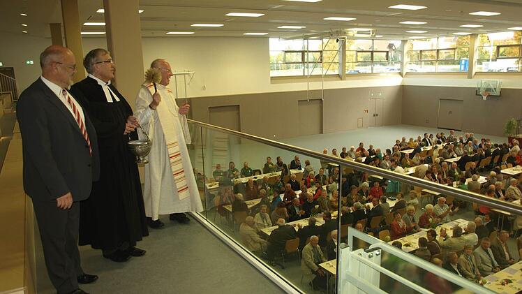 Das Großprojekt Sanierung und Erweiterung der Wilhelm-Hegler-Halle ist abgeschlossen. Die Restfinanzierung wartet. Im Oktober 2015 konnte Einweihung gefeiert werden. Jetzt warten die Restzahlungen. Foto: Archiv Stefan Geiger