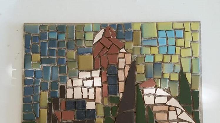 Ganz besonders angetan waren die Teilnehmer des Mosaik-Workshops von den intensiven Gesprächen in der nur dreiköpfigen Gruppe, doch auch die unter Leitung von Brita Siebert entstandenen Arbeiten können sich sehen lassen. Foto: Brita Siebert