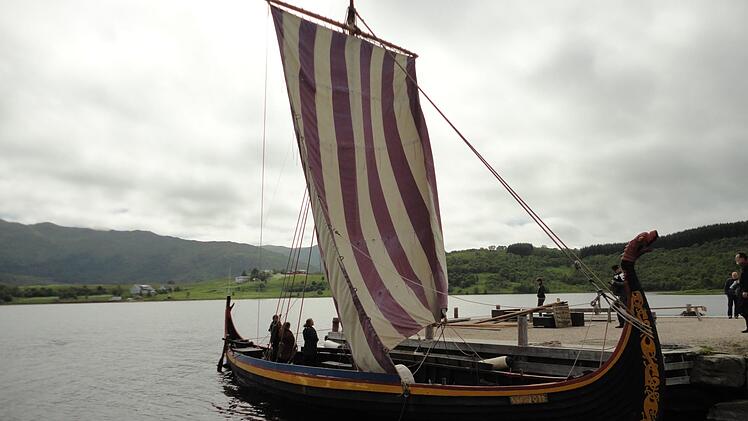 Auch eine Fahrt mit einem Drachenboot war der Hammelburger willkommen. Philip Uebel