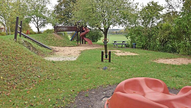 Der Spielplatz in Horhausen soll nächstes Jahr neu gestaltet werden. Dazu findet demnächst ein Gespräch mit den Eltern statt.