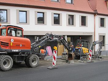 Der Rathausneubau  schließt mit rund 6,2 Millionen im Haushalt ab und ist damit umfangreichster Ausgabeposten. Doch warten auch in den nächsten Jahren Großprojekte auf den Markt Euerdorf, die mit Krediten finanziert werden müssen.      heg/Foto: Ehling