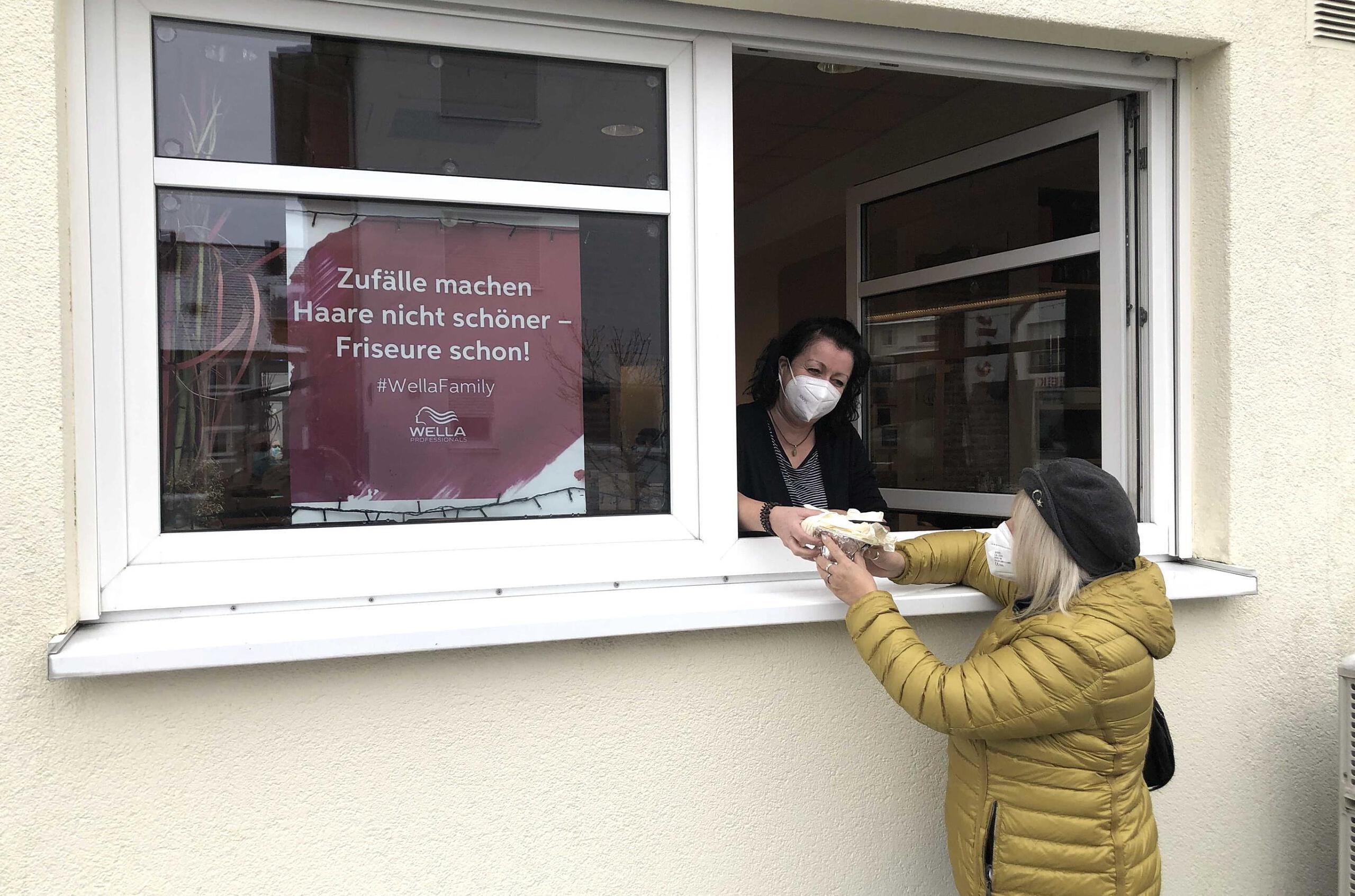 Lockdown-Mahnwache in Münchaurach: Fränkische Friseure demonstrieren